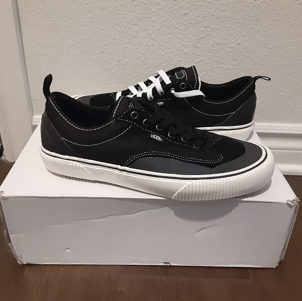 Vans - Picture 1 of 4